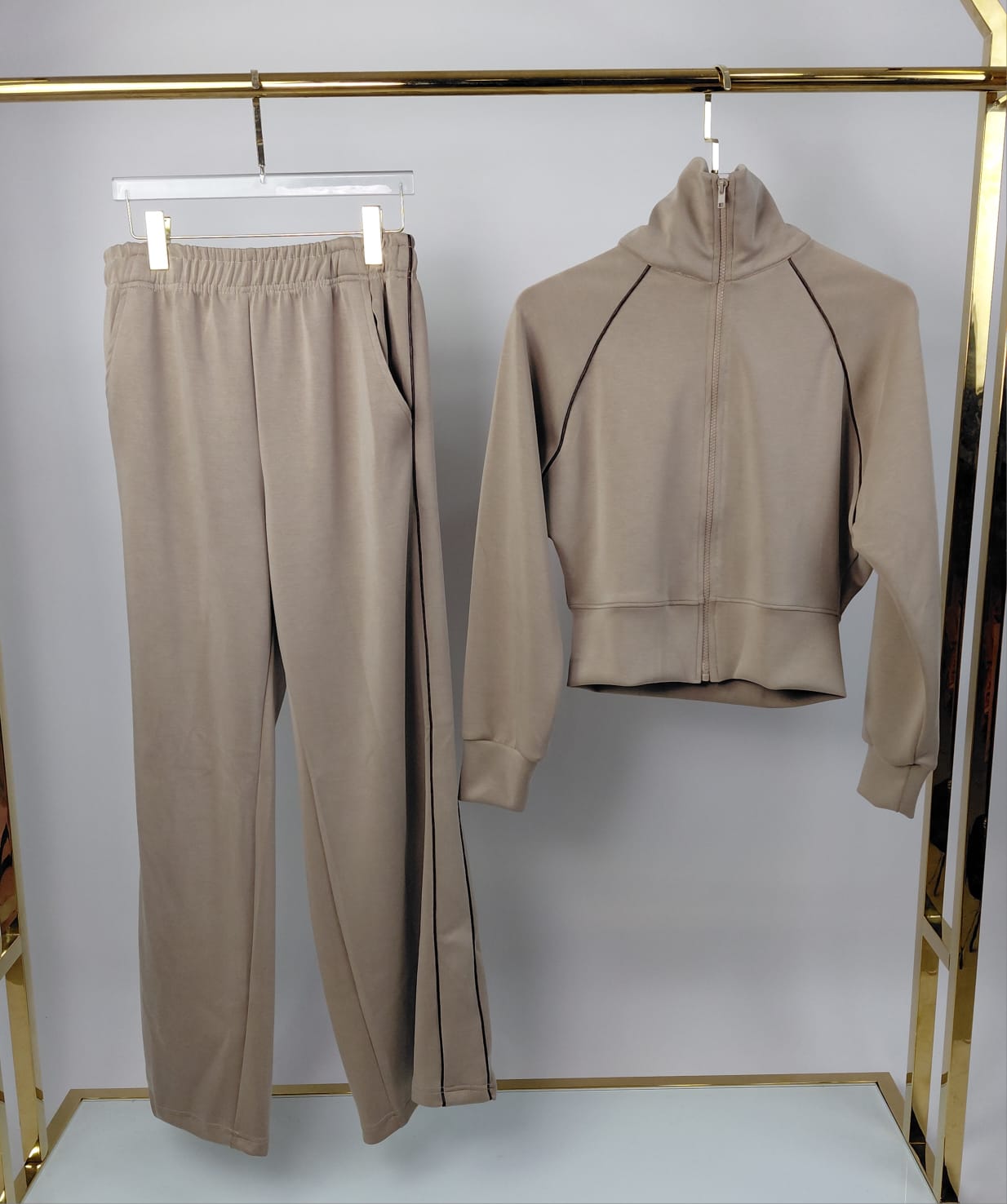 Contour Piping Zip-Up Jogging Set