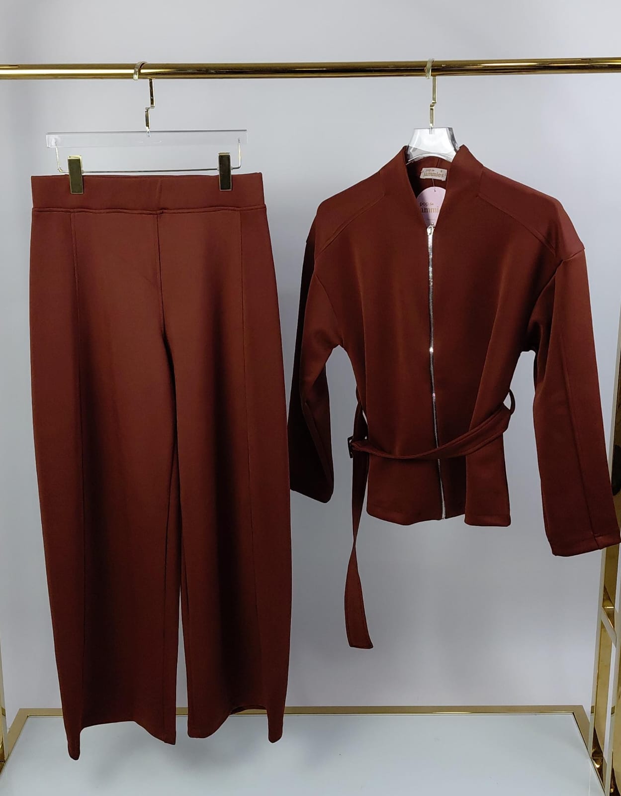 Retro-Chic Jogging Set