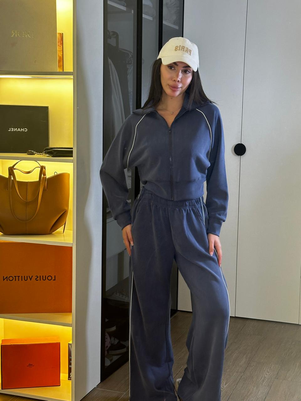 Contour Piping Zip-Up Jogging Set