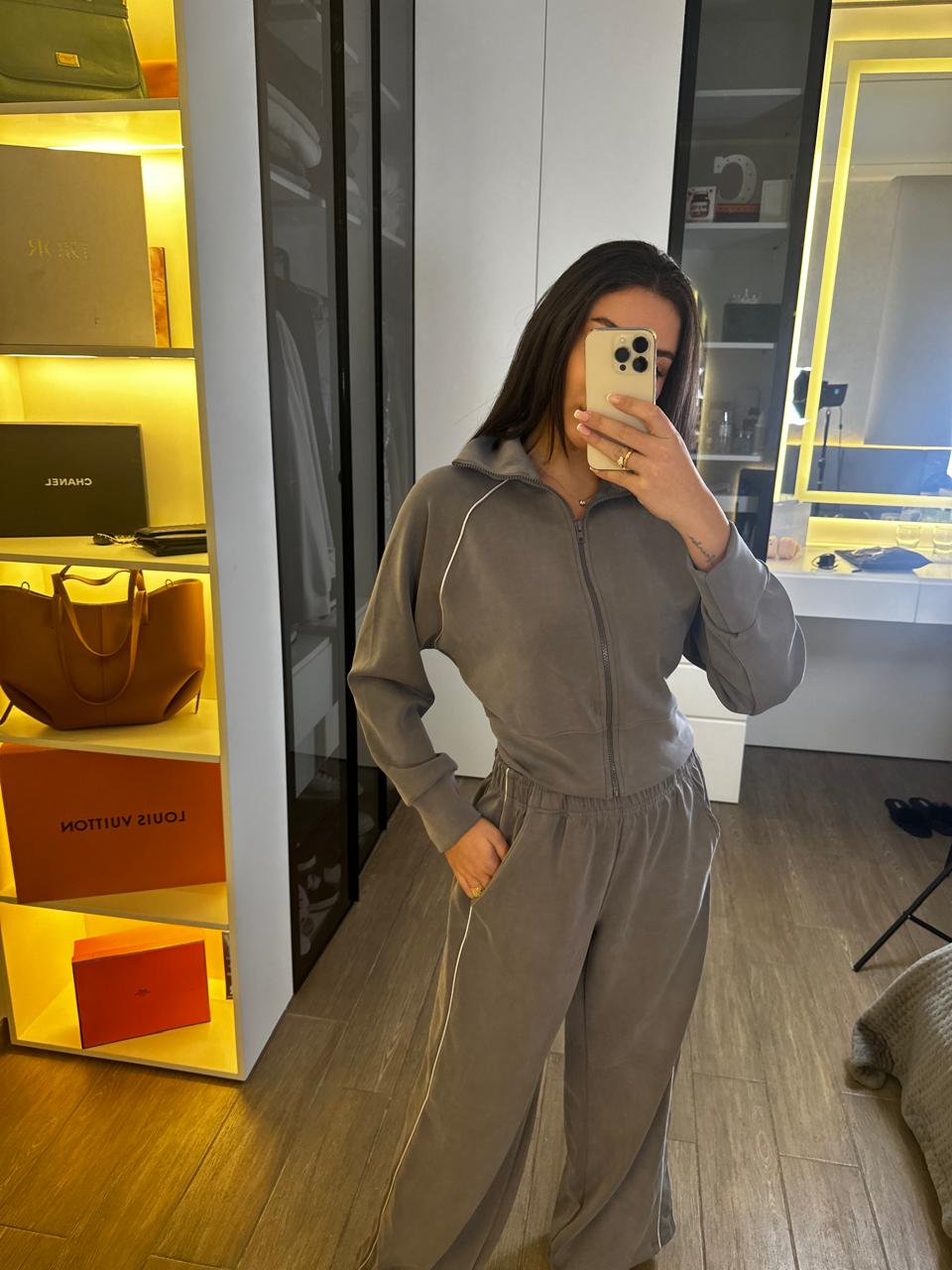 Contour Piping Zip-Up Jogging Set