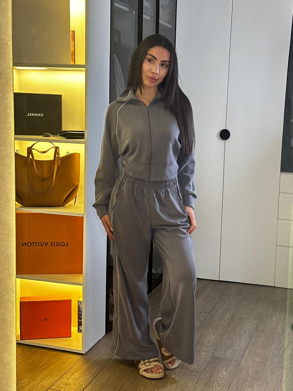 Contour Piping Zip-Up Jogging Set