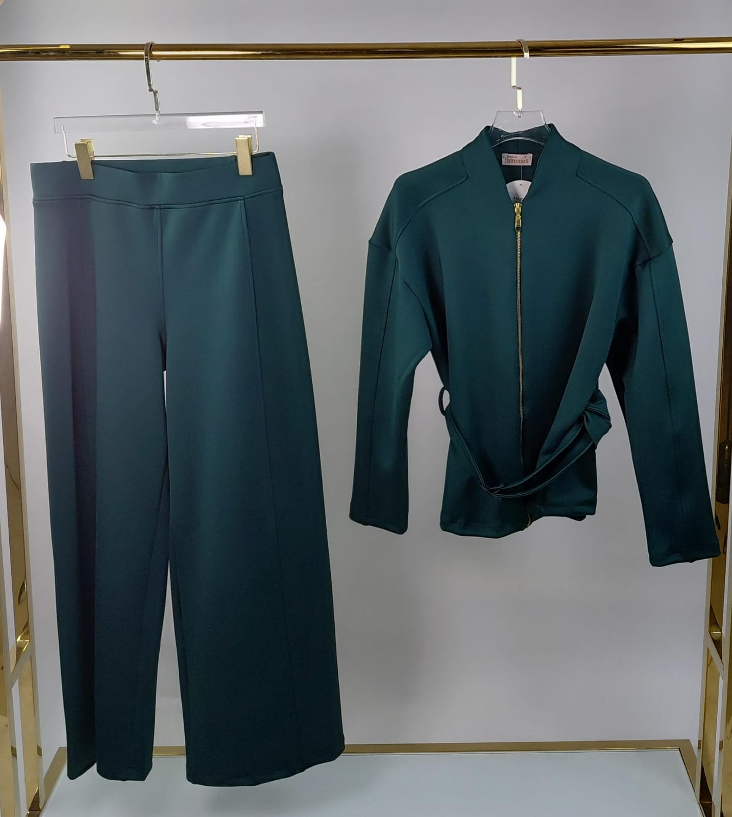 Retro-Chic Jogging Set