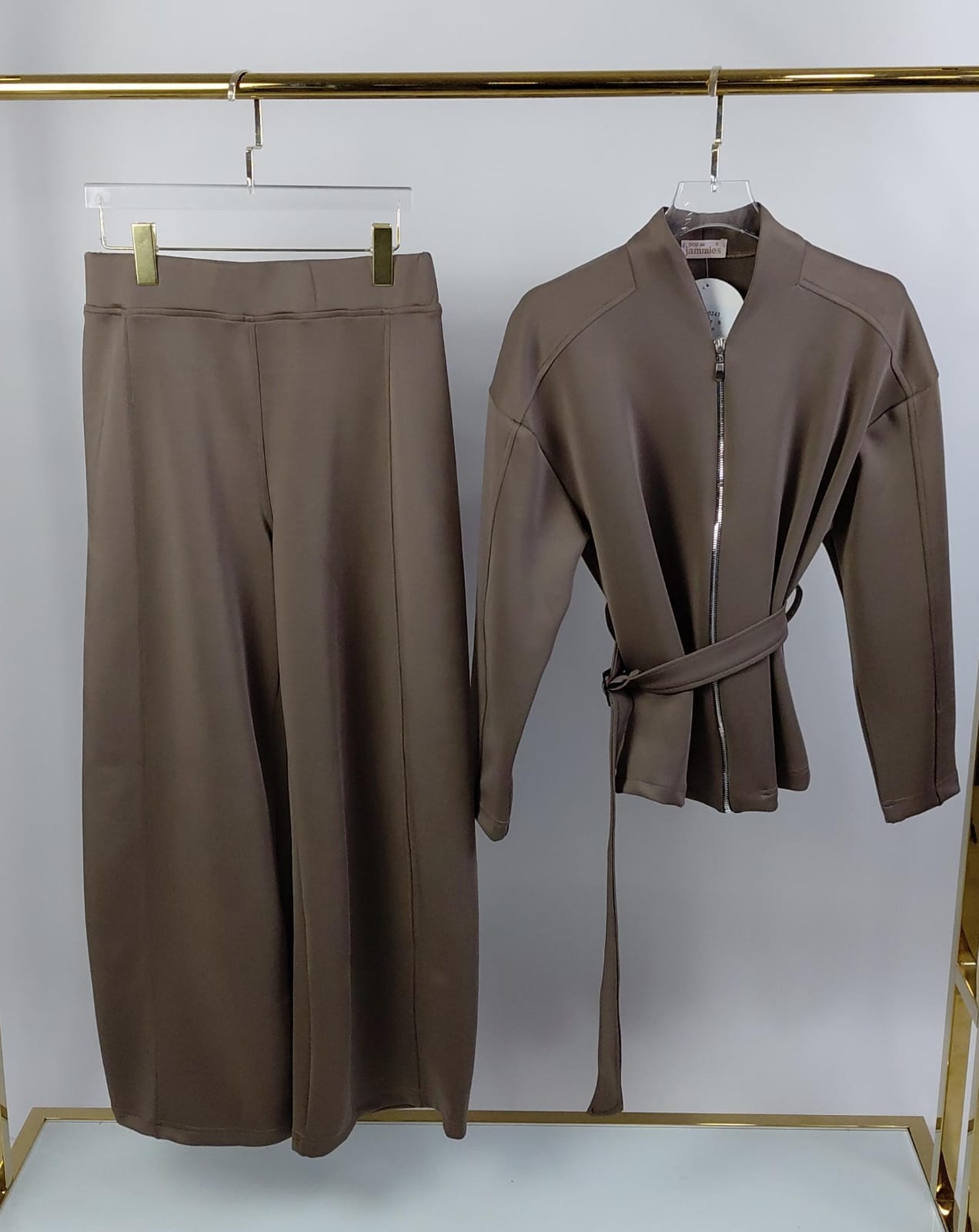 Retro-Chic Jogging Set