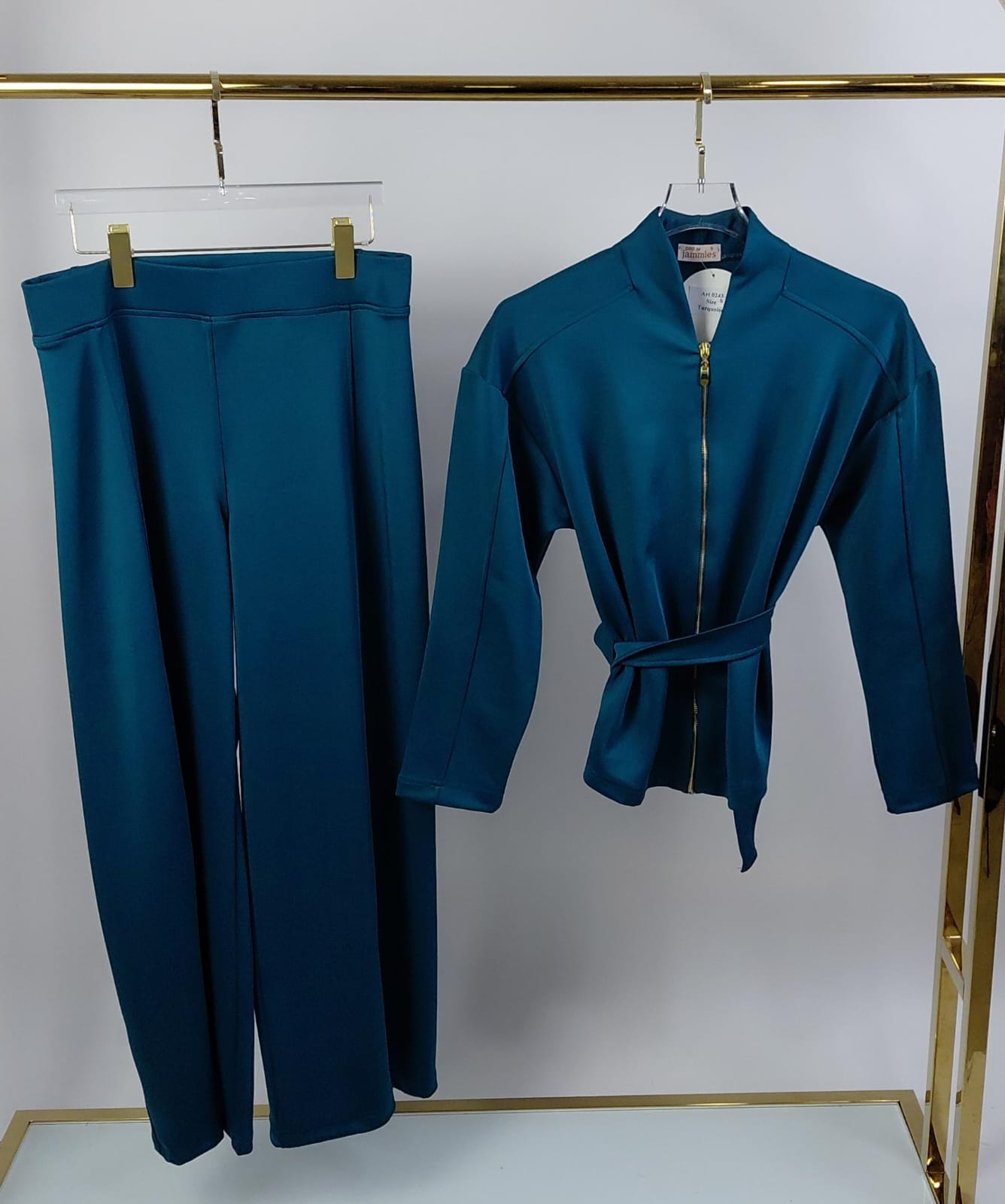 Retro-Chic Jogging Set