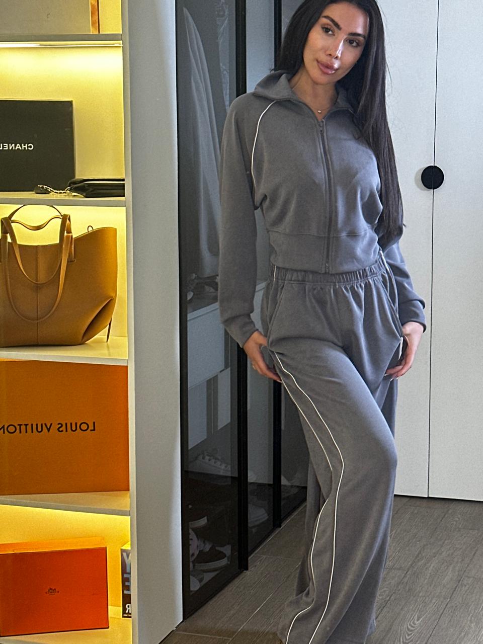 Contour Piping Zip-Up Jogging Set