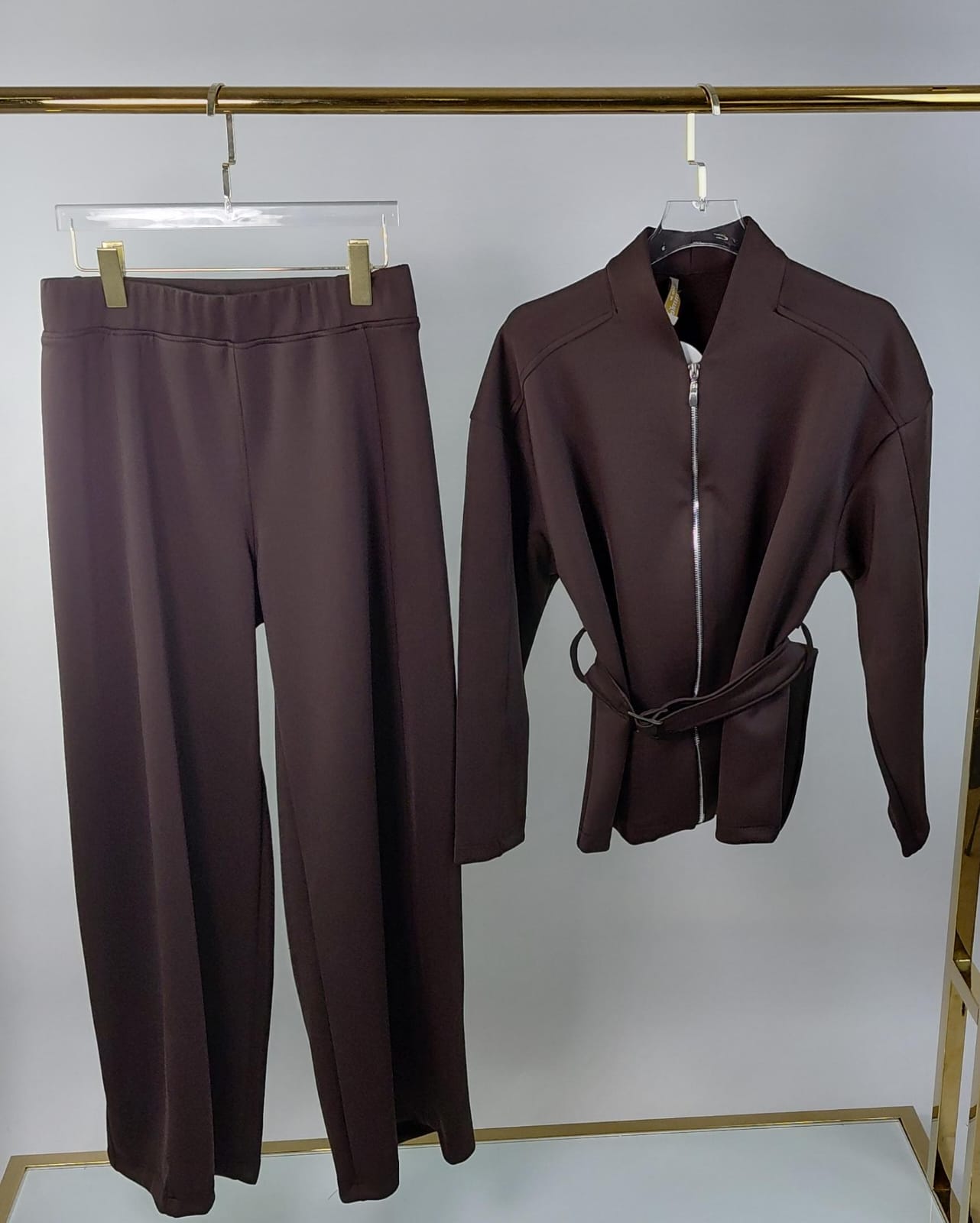 Retro-Chic Jogging Set