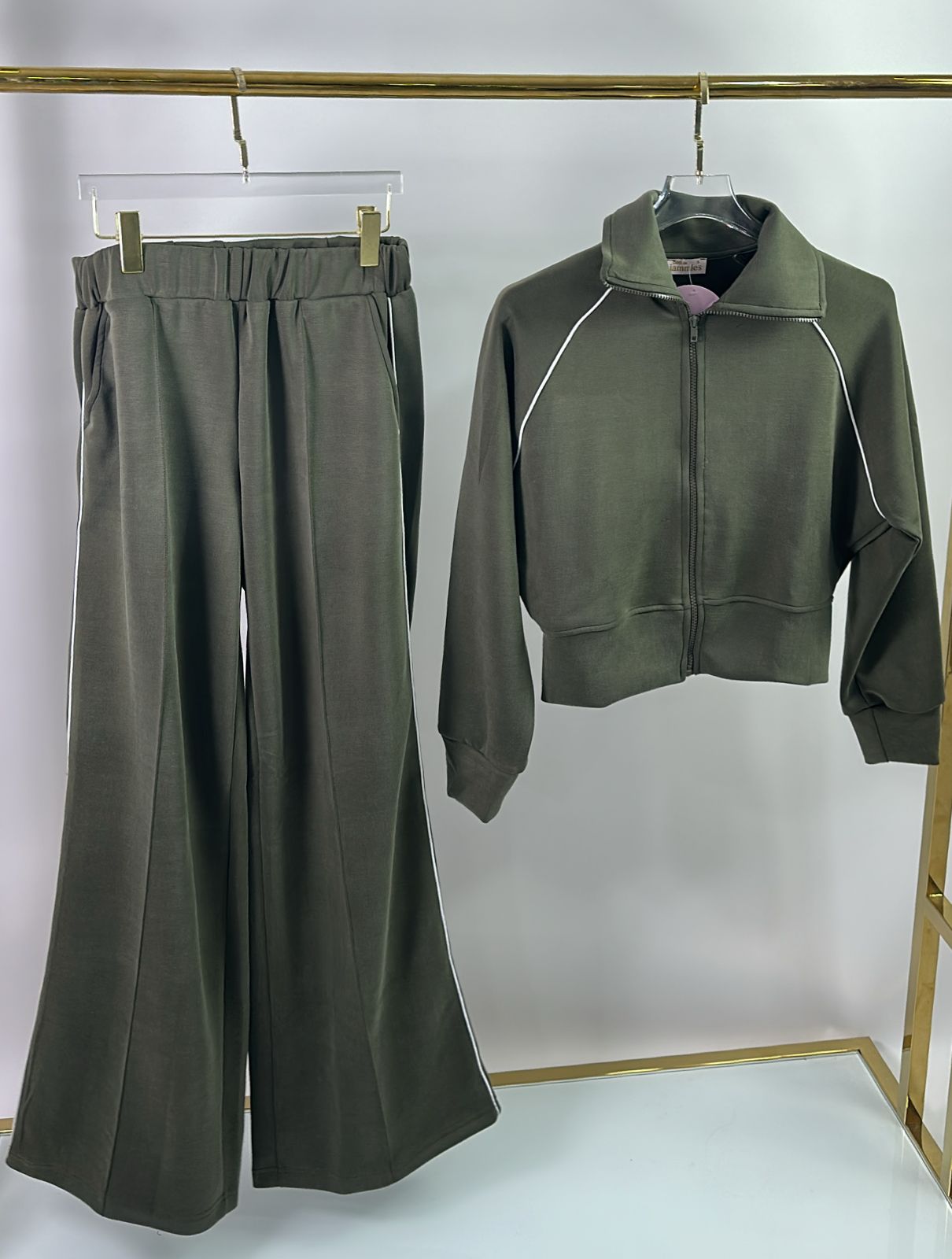 Contour Piping Zip-Up Jogging Set